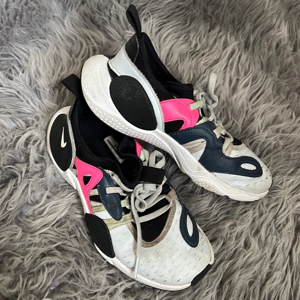 Kids Nike huarache training shoe